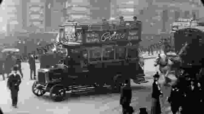 A Bustling Street Scene From The Edwardian Era, With Horse Drawn Carriages And People Dressed In The Fashions Of The Time. The Year Of The Comet