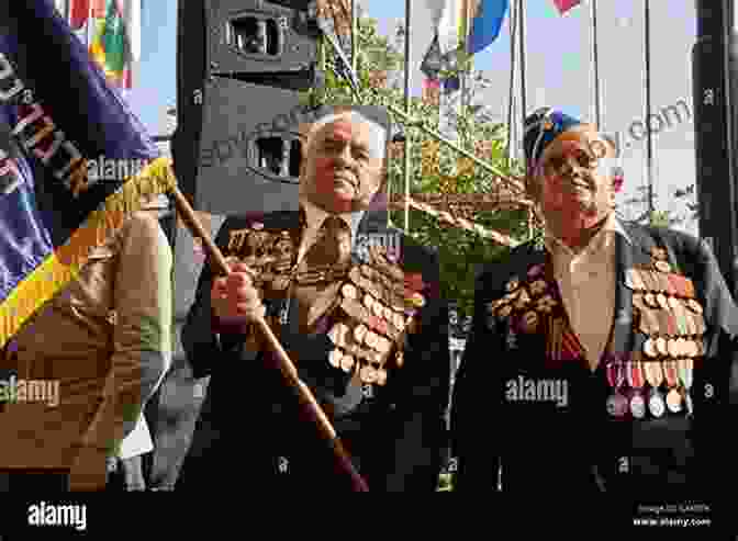 Jewish World War II Veterans Standing Together In Uniform Comrades Betrayed: Jewish World War I Veterans Under Hitler (Battlegrounds: Cornell Studies In Military History)