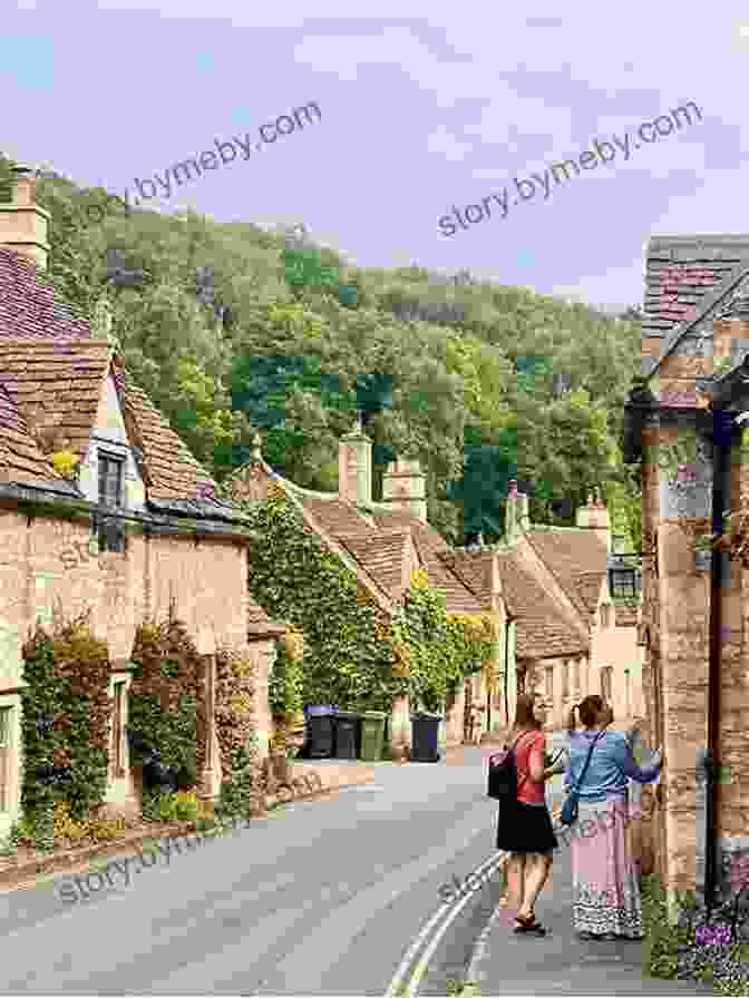 The Rolling Hills And Picturesque Villages Of The Cotswolds, Perfect For Nature Walks And Exploring Local History. Famous Landmarks Of England : The Most Visited And Popular Locations In Britain Perfect For Homeschool And Teaching (Kid History 18)